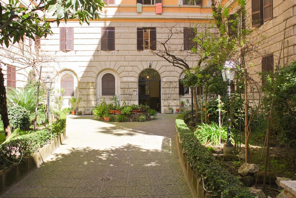 Appartamento Larisarooms Рим Экстерьер фото
